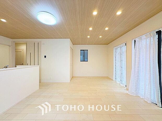 家族皆が集まる場所だからこそ、一番明るく使い勝手のいい空間に仕上げております。