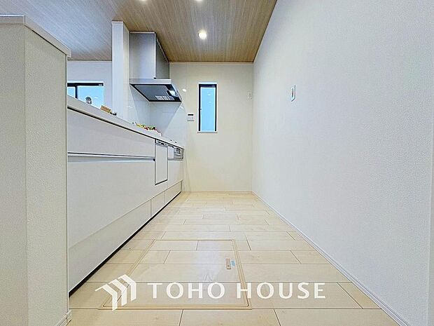 充実した収納スペースを搭載したシステムキッチンは、日々の家事がはかどります。