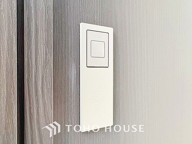 ボタンやカードひとつで鍵の施錠・解錠が出来ます。補助錠として鍵穴のない電子錠を選ぶ方も増加中。