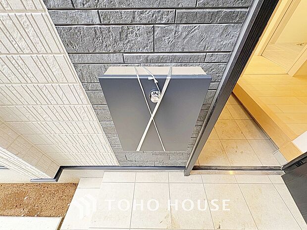 ポストは数字を回して施解錠できるダイヤルや暗証番号を設定するタイプなどがあり防犯効果が高まります。