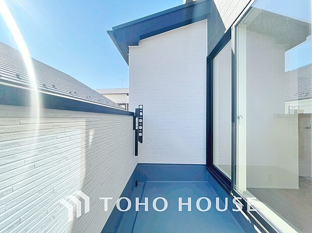 夜空の煌めきや、室内への通風や採光へ一役。ガーデニング等も充分に楽しめる広さを確保しております。