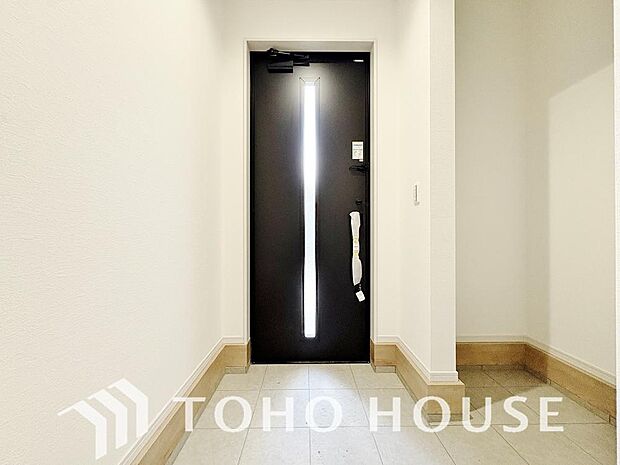 毎日みんなを見送り、そして迎え入れる場所だから。帰りたくなる家をテーマに設計した、自慢の玄関です。