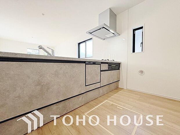 広々キッチンを採用。みんなで作った料理を召し上がりながらの会話は、どのような物になるのでしょうか。