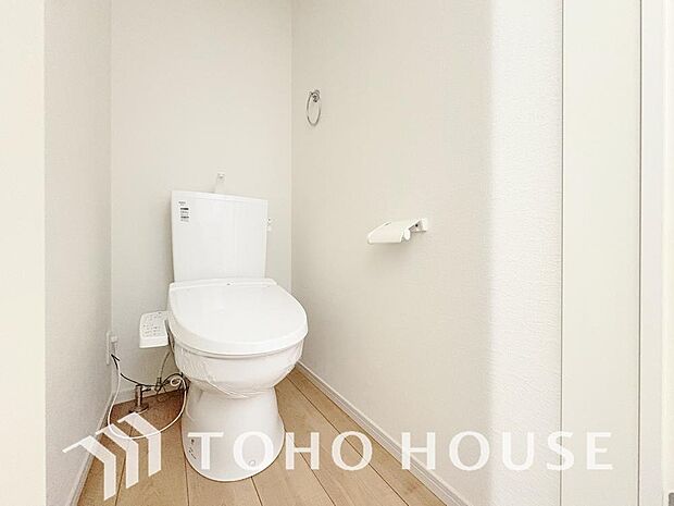 お掃除もラクラクな節水型トイレを設置しております。