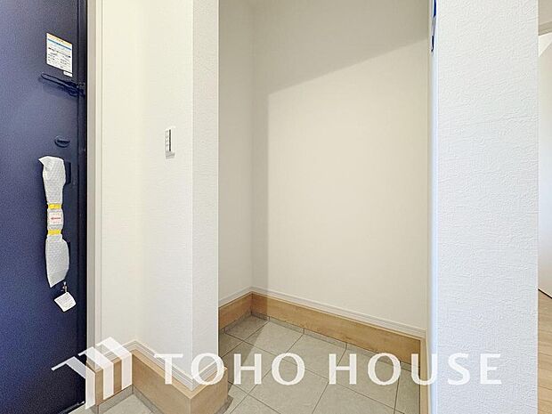 土足のまま入れるので、ゴルフバックなどがそのまま収納可能。散らかりがちな玄関をすっきりと保てます。