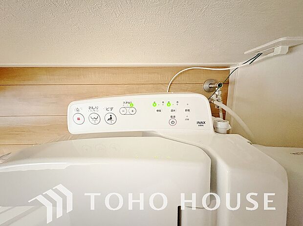 おしりを優しく洗ってくれるだけではなく、便座を優しい温度で温め、快適さを創出します。