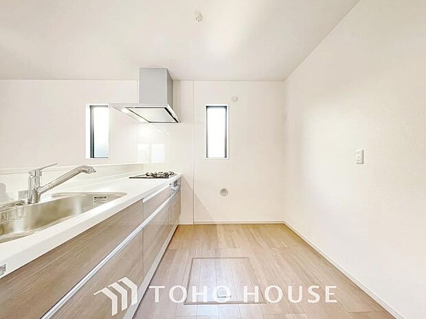 広々としたキッチンスペースで作業ができると、お料理の腕も日に日に上がりそうな気がしてきます。