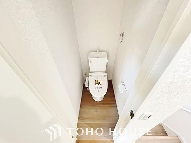 トイレには快適な温水洗浄便座付