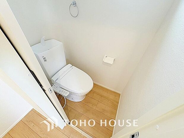 十分な広さと清潔感のあるカラーで纏まったおトイレ。時間に余裕とゆとりを持たせます。