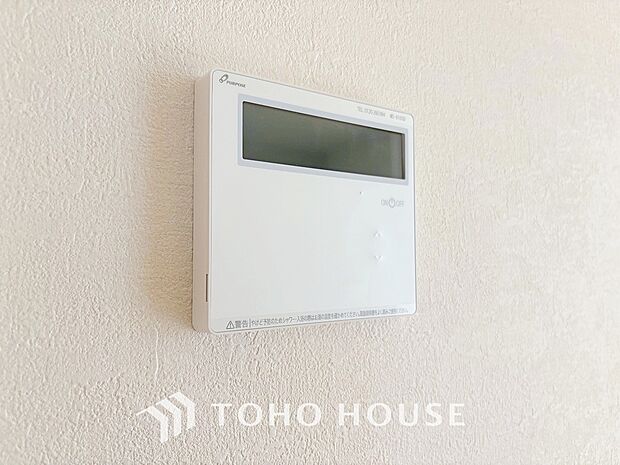 お風呂場と台所に操作リモコンが設置され、給湯リモコンは家事の最中でもボタン一つで簡単に沸かせます。