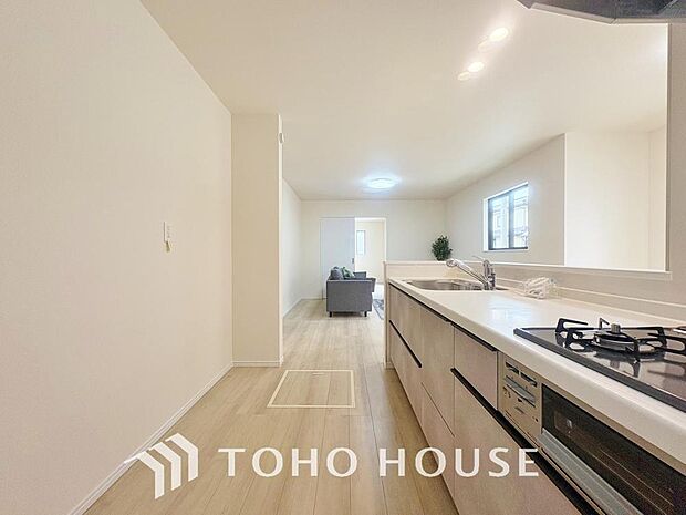 広々としたキッチンスペースで作業ができると、お料理の腕も日に日に上がりそうな気がしてきます。