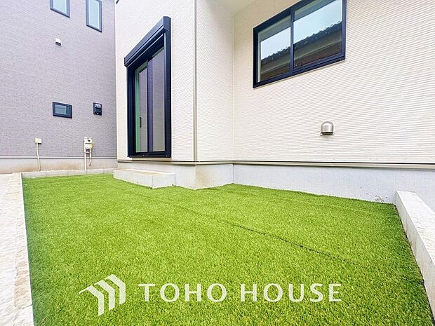 四季折々の変化を楽しめる心地よい場所。時間の経過と共に味わいが出る素敵な空間へ。