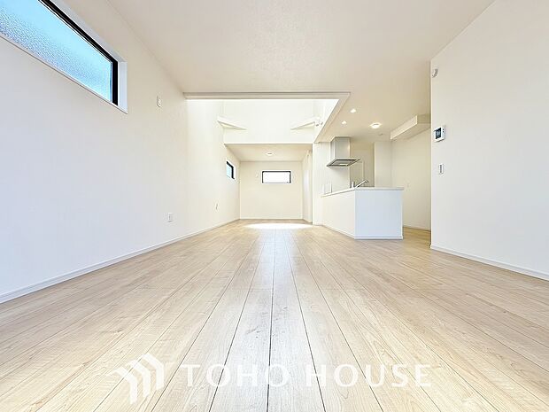 家族みんなが共に過ごす大切な時間。広々開放的なリビングはいつも快適で笑顔溢れる空間に。