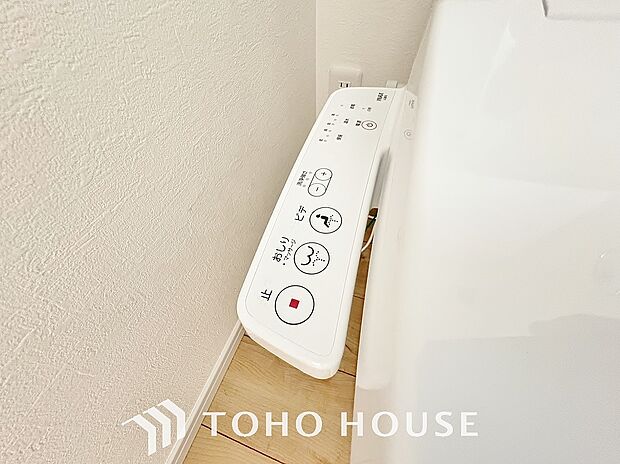 おしりを優しく洗ってくれるだけではなく、便座を優しい温度で温め、快適さを創出します。