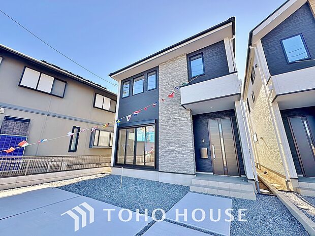 ゆったりとした駐車スペースを確保いたしましたので、大きめのお車でも駐車可能です。