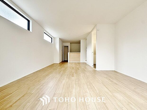 光と風があふれる開放的なリビングダイニングには自然と家族みんなが集まってきます。