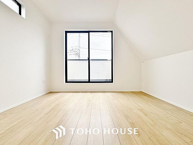 快適な光を取り入れ、心地よい風を取り入れます。収納スペースもあり、生活しやすい居住スペースです。