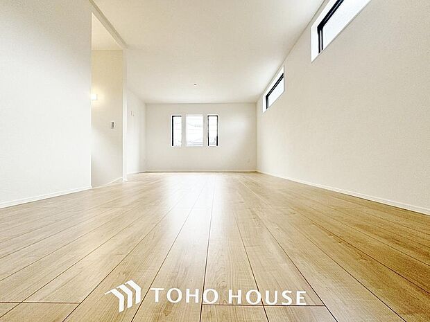 家族の暮らしに思いを馳せて、日常のワンシーンを表現したリビングダイニング。