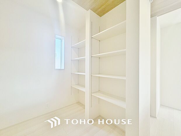 パントリーは食品庫として使われるほか、災害時の非常食の置き場所としても非常に便利です!