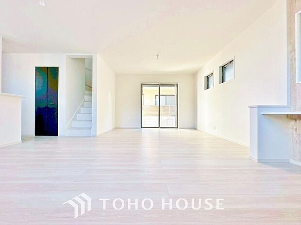 朝は爽やかな日差しを浴びながら、家族みんなでおいしい朝食。昼下がりにはのんびりと過ごすひと時。