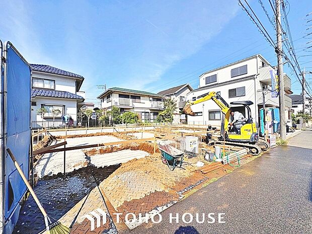 周辺環境とのコラボレーションにより明るく開放的な空間を演出致します。