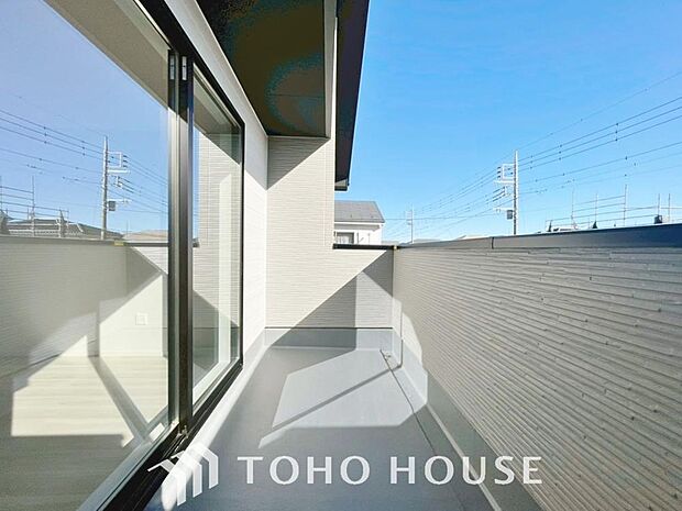 夜空の煌めきや、室内への通風や採光へ一役。ガーデニング等も充分に楽しめる広さを確保しております。