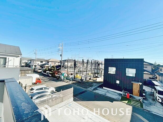 その豊かな眺望にふさわしい空間には、通風・採光にも優れ、心地よい光と風があふれています。