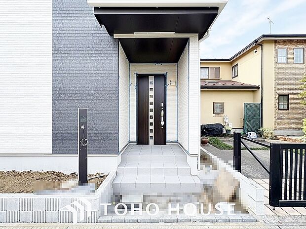 毎日みんなを見送り、そして迎え入れる場所だから。帰りたくなる家をテーマに設計した、自慢の玄関です。