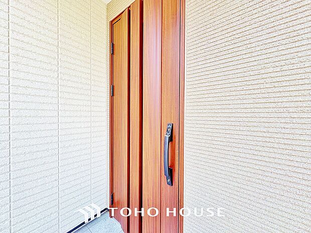 毎日みんなを見送り、そして迎え入れる場所だから。帰りたくなる家をテーマに設計した、自慢の玄関です。