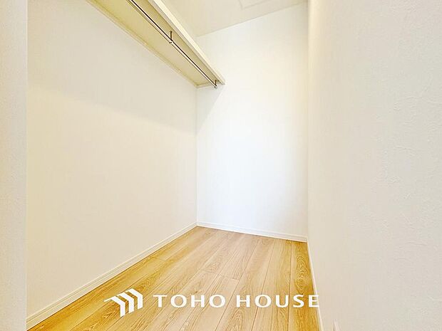 たっぷりと荷物が入るウォークインクローゼット。ぜひ現地で広さを確かめてください。