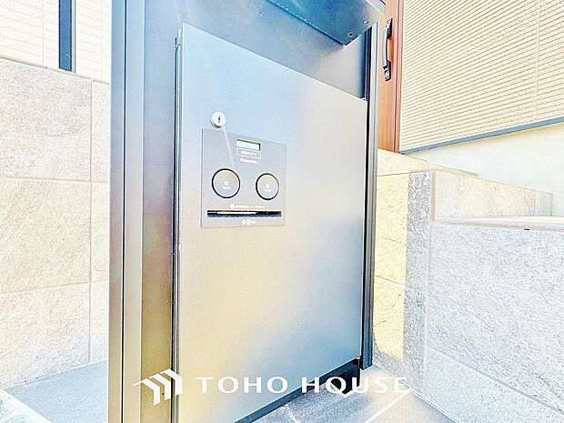 宅配ボックスは留守中でも宅配便の荷物が受け取れる為昼間の受け取りが困難な共働き世帯に需要が高い設備。