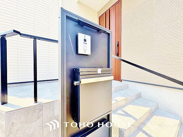 数字を回して施解錠できるダイヤルや暗証番号を設定するタイプなどがあり防犯効果が高まります。