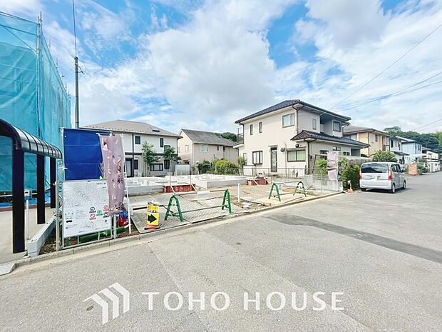 (右側:A号棟)住まいの本質の部分から、住み心地や安全性を見つめ直しました。