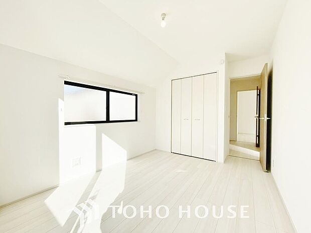 これからの新しいお部屋。ここにはどんな家具を置こう?自分好みのインテリアを考える時間も楽しいですね。