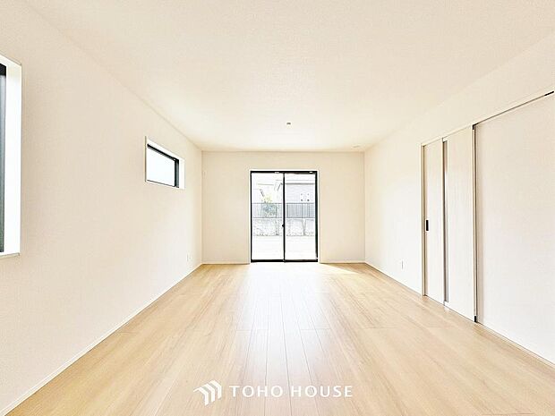 家族の暮らしに思いを馳せて、日常のワンシーンを表現したリビングダイニング。