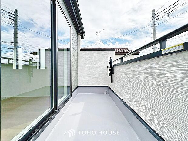 手を伸ばせば、ふれることが出来そうな環境が、そのままインテリアになったような印象です。