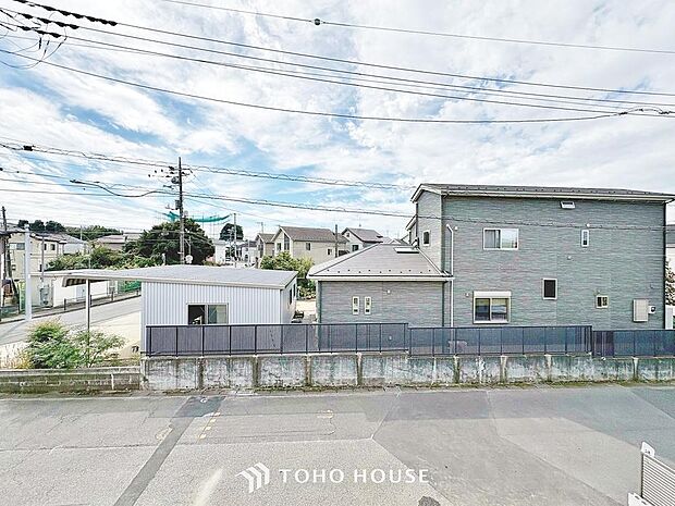 その豊かな眺望にふさわしい空間には、通風・採光にも優れ、心地よい光と風があふれています。