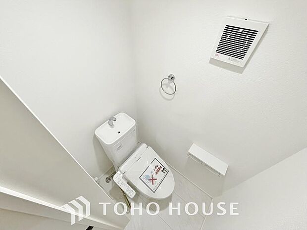 清潔な空間であって頂けますように、目に留まるだけではなく、汚れをふき取り易いフロアと壁紙をチョイス。