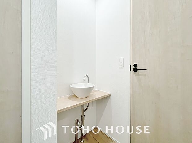 2階にも洗面所を完備。忙しい朝の身支度も家族でスムーズに行えます。