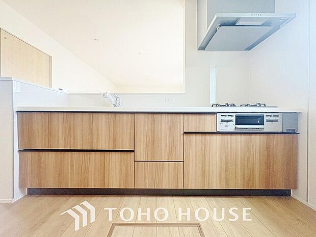 充実した収納スペースを搭載したシステムキッチンは、日々の家事がはかどります。