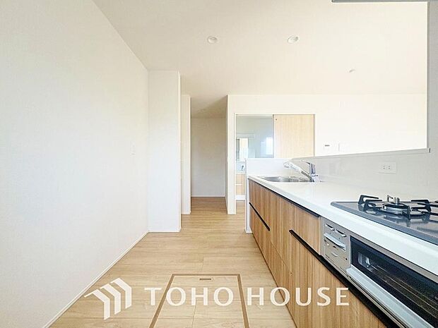 広々キッチンを採用。みんなで作った料理を召し上がりながらの会話は、どのような物になるのでしょうか。