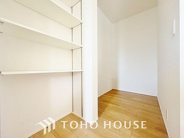 パントリーは食品庫として使われるほか、災害時の非常食の置き場所としても非常に便利です!