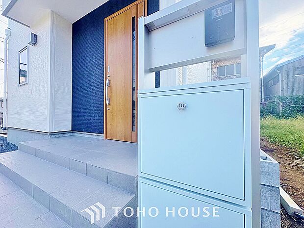 ポストは数字を回して施解錠できるダイヤルや暗証番号を設定するタイプなどがあり防犯効果が高まります。