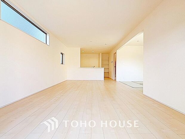 光が注がれる青い空から鮮やかに赤色にゆっくりと染まる。そんな優しい時間がここでは流れてゆく。