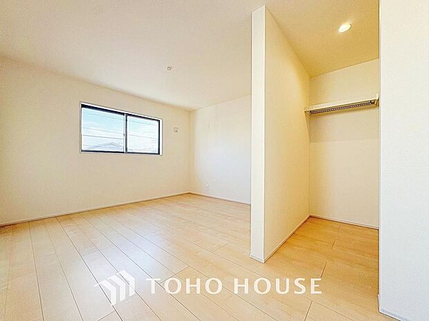 快適な光を取り入れ、心地よい風を取り入れます。収納スペースもあり、生活しやすい居住スペースです。