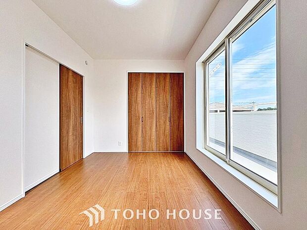 一日の疲れを癒やしてくれる主寝室。時を忘れて過ごす場所として過ごせるお部屋。