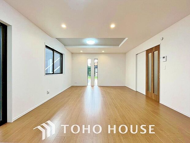 家族みんなが共に過ごす大切な時間。広々開放的なリビングはいつも快適で笑顔溢れる空間に。