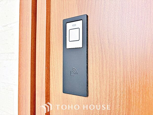 ボタンやカードひとつで鍵の施錠・解錠が出来ます。補助錠として鍵穴のない電子錠を選ぶ方も増加中。