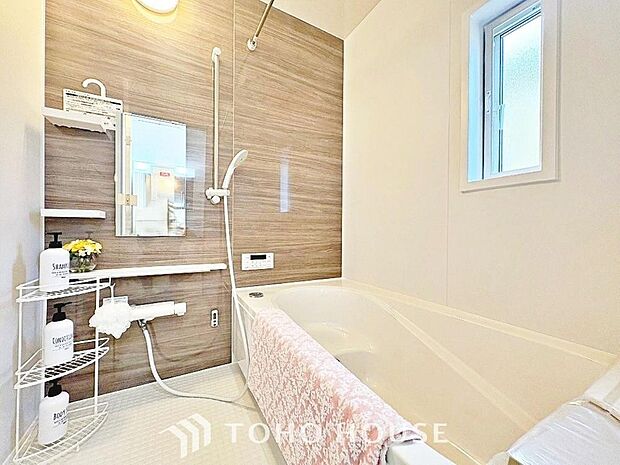 一日の疲れを癒すための心地よいバスタイムを演出する浴室はゆとりあるサイズを採用。