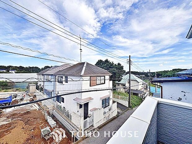 その豊かな眺望にふさわしい空間には、通風・採光にも優れ、心地よい光と風があふれています。